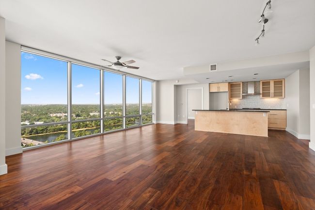 APT-2402 - 300 Bowie St, Condo with 3 bedrooms, 3 bathrooms and 2 parking in Austin TX | Image 6