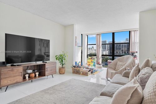 apt-616-800 Parkview Dr, Hallandale Beach, FL, 33009-8903 | Card Image