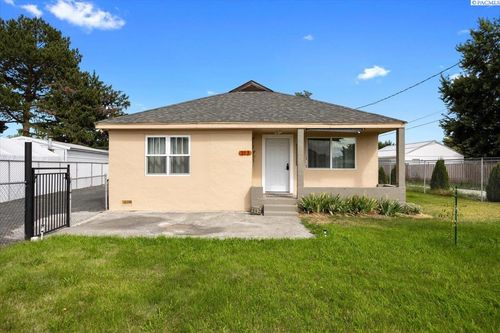 212 S 39th Ave, West Richland, WA, 99353-5409 | Card Image