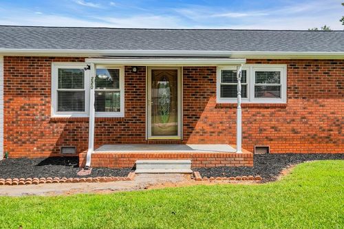 220 Oak St, Chesnee, SC, 29323-8583 | Card Image