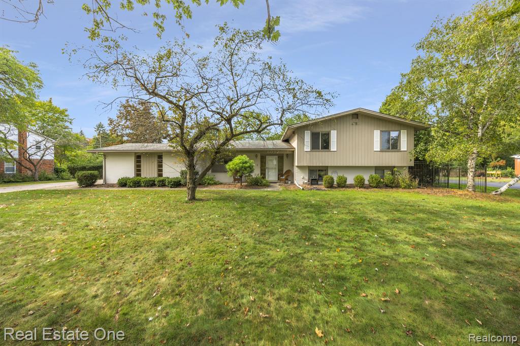 Cochise Dr, West Bloomfield, MI 48322 #1
