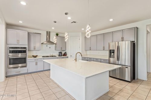 7718 W Jones Ave, Phoenix, AZ, 85043-1236 | Card Image