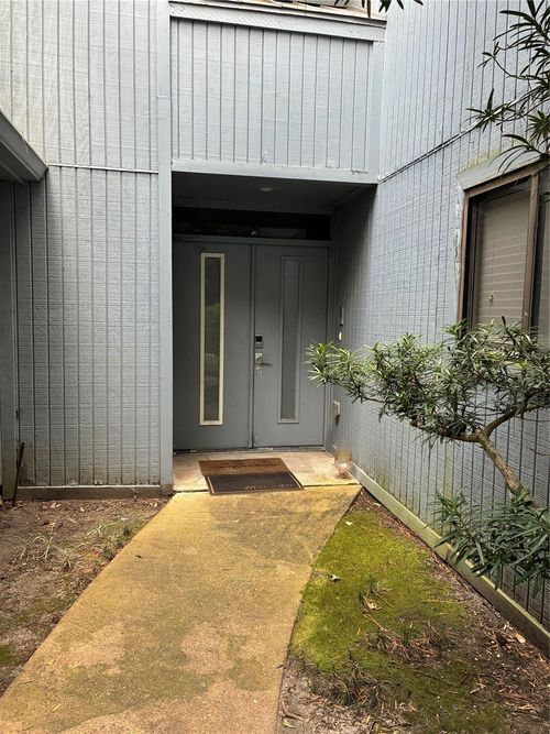 9043 Briar Forest Dr, Houston, TX, 77024-7220 | Card Image