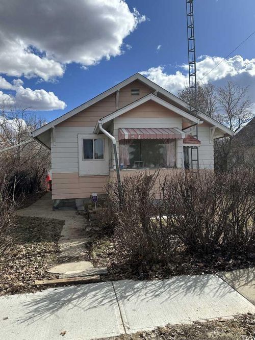 107 4 Avenue E, Hanna, AB, T0J1P0 | Card Image