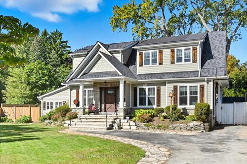 677 Greenwood Dr, Burlington, ON, L7T3P4 | Card Image