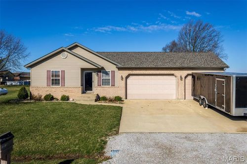 15919 Candy Corner Ln, Carlyle, IL, 62231-6492 | Card Image