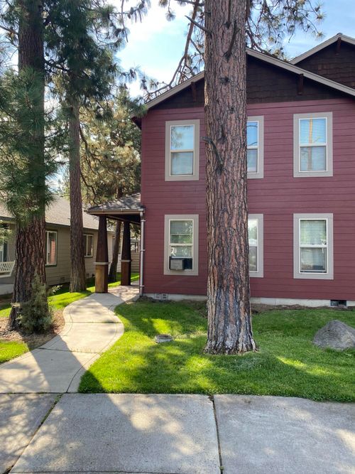923 E Cascade Ave, Sisters, OR, 97759-9007 | Card Image