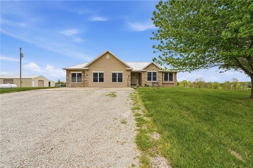 6520 Malcolm Lake Rd, Edgerton, MO, 64444-8928 | Card Image