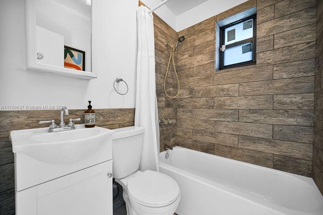 1010 Ne 83 Rd St, House other with 3 bedrooms, 3 bathrooms and null parking in Miami FL | Image 26