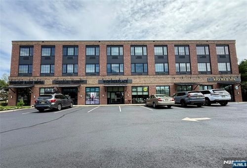 62 Broadway, Woodcliff Lake, NJ, 07677-8081 | Card Image