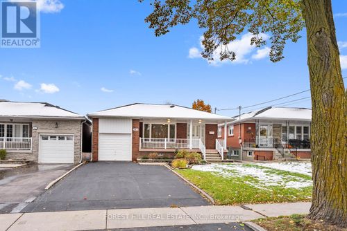 592 Glen Park Avenue, Toronto (Yorkdale-Glen Park), ON, M5B2G5 | Card Image