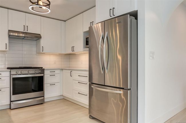 Beautiful kitchen with stainless steel appliances | Image 27