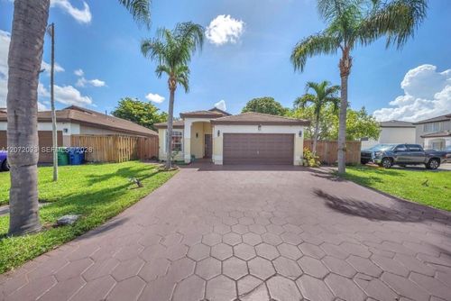 19573 Nw 82nd Pl, Hialeah, FL, 33015-5986 | Card Image