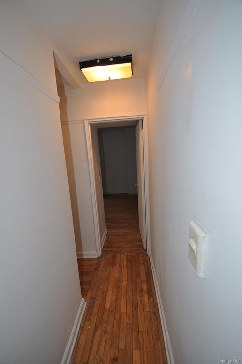 apt-1r-142 Garth Rd, Scarsdale, NY, 10583-3716 | Card Image