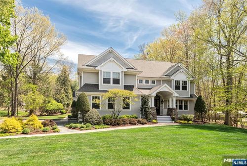 8 Mill Glen Ct, Upper Saddle River, NJ, 07458-1728 | Card Image