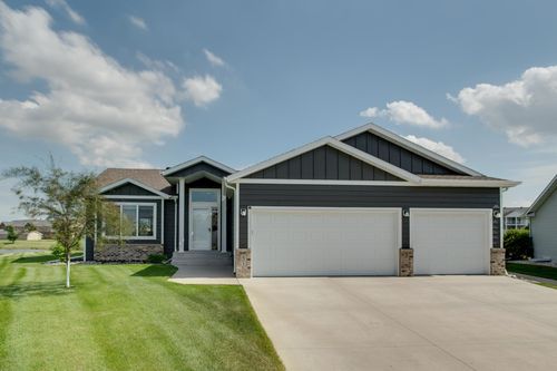 601 27th Ave W, West Fargo, ND, 58078-8428 | Card Image