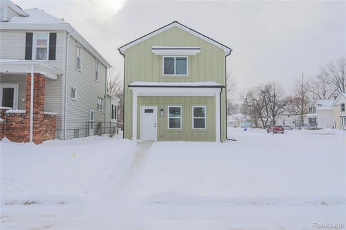 9 Queen St, Mount Clemens, MI, 48043-2335 | Card Image