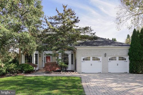 51 Stonehedge Dr, East Windsor, NJ, 08520-2830 | Card Image