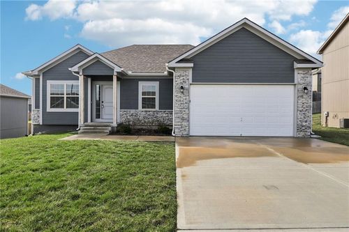 1207 Nw Hilltop Ln, Grain Valley, MO, 64029-7727 | Card Image
