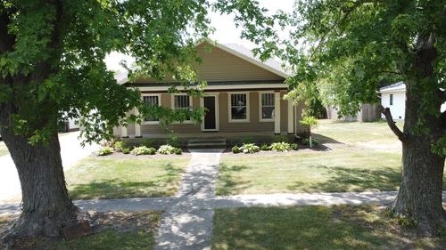 618 S Thomas St, Gilman, IL, 60938-1632 | Card Image
