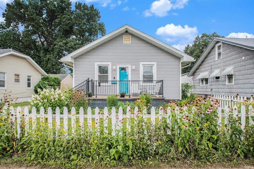 917 Independence St, Elkhart, IN, 46514-3928 | Card Image
