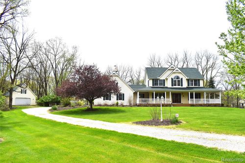 10155 Roberts Rd, Gregory, MI, 48137-9413 | Card Image