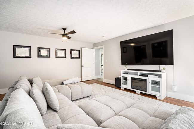 2918 Spickert Knob Rd, House other with 5 bedrooms, 4 bathrooms and null parking in Floyds Knobs IN | Image 34