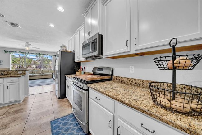 15861 Starling Water Dr, House other with 4 bedrooms, 3 bathrooms and null parking in LITHIA FL | Image 9