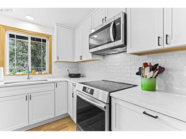 767 Sw 8 Th St, House other with 4 bedrooms, 4 bathrooms and 2 parking in Gresham OR | Image 13