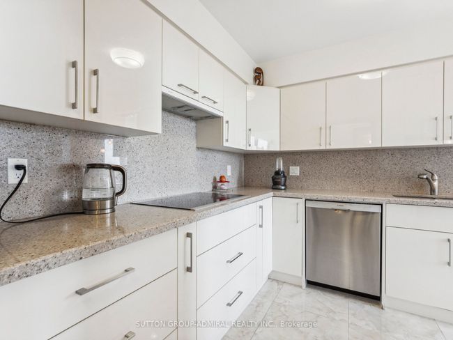 604 - 7 Townsgate Dr, Condo with 2 bedrooms, 2 bathrooms and 2 parking in Vaughan ON | Image 17