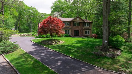 10 Northwood Ct, Dix Hills, NY, 11746-5226 | Card Image