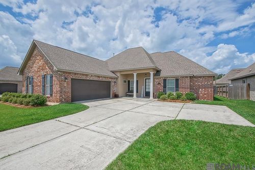 8835 Shephard Dr, Denham Springs, LA, 70726-6329 | Card Image