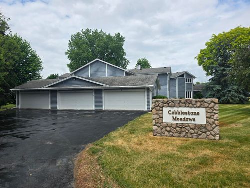 W157N11457 Hilbert Ln, Germantown, WI, 53022-3399 | Card Image