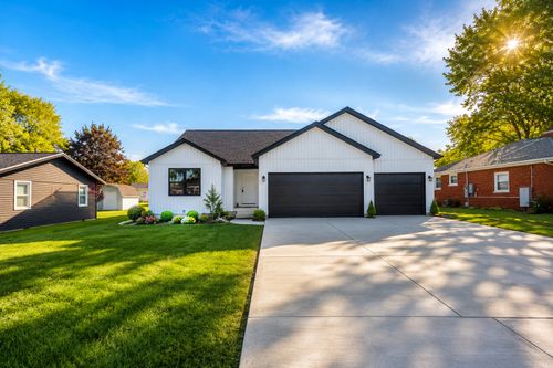 202 W Evergreen Dr, Saint Joseph, IL, 61873-9114 | Card Image