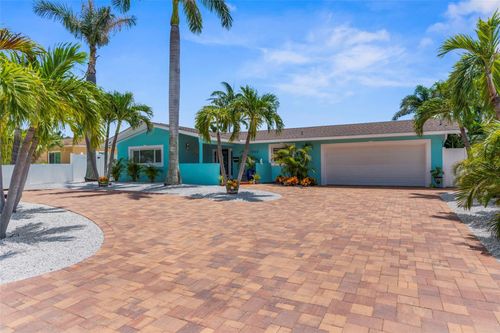 7852 Causeway Blvd S, ST PETERSBURG, FL, 33707-1011 | Card Image