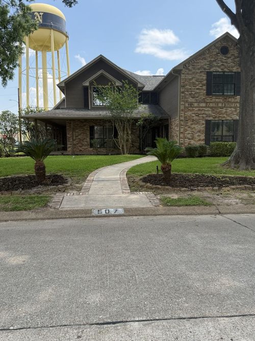 507 S 5th 1/2 St, Nederland, TX, 77627-2570 | Card Image
