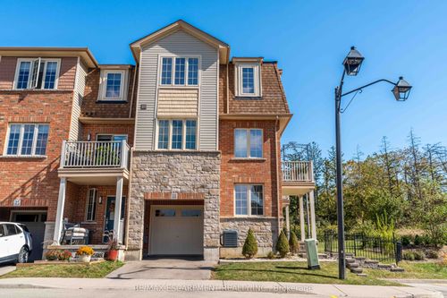 13-11 Stockbridge Gdns, Stoney Creek, ON, L8J0H5 | Card Image