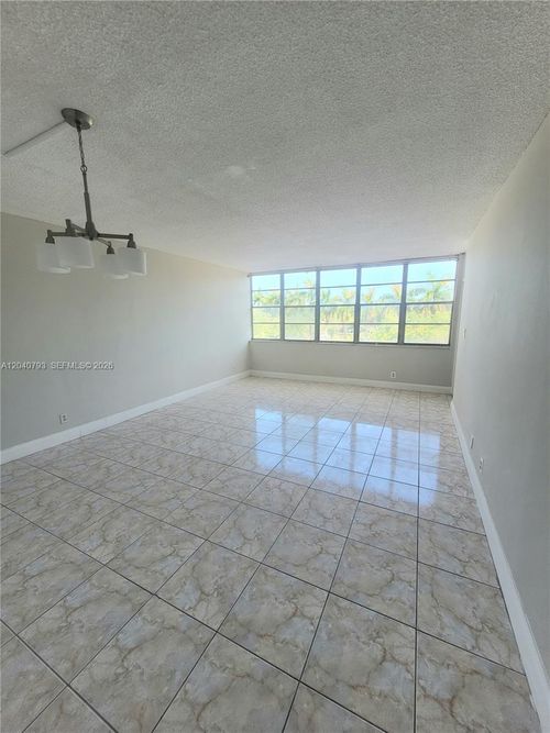 319-2025 Ne 164th St, North Miami Beach, FL, 33162-4154 | Card Image