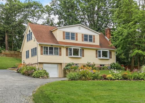 223 Bread And Cheese Hollow Rd, Fort Salonga, NY, 11768-2655 | Card Image