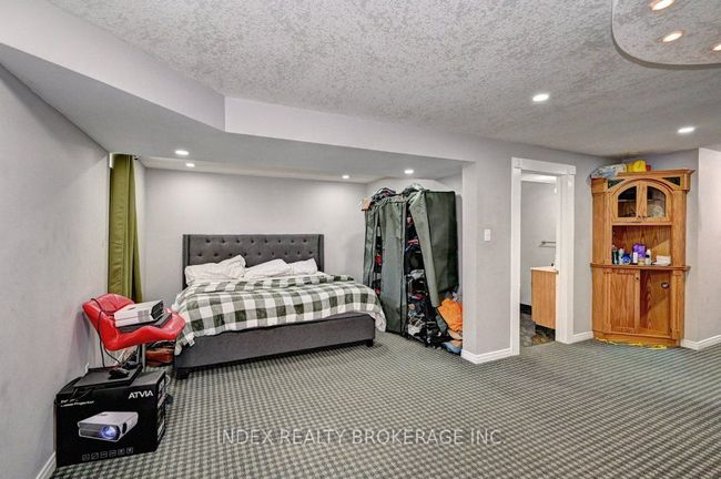 30 Maxwell Dr, House other with 4 bedrooms, 3 bathrooms and 4 parking in Kitchener ON | Image 37