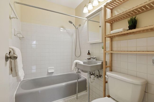Bathroom | Image 21
