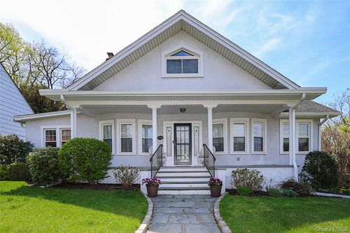 101A Glenwood Rd, Glenwood Landing, NY, 11547-3051 | Card Image