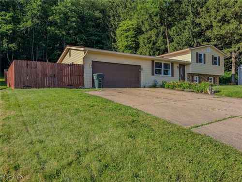 424 Pennock St, Minerva, OH, 44657-1739 | Card Image