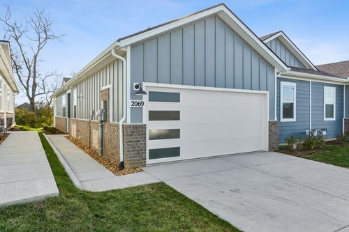 2069 Holmesburg Pvt Cir, Gallatin, TN, 37066-8206 | Card Image