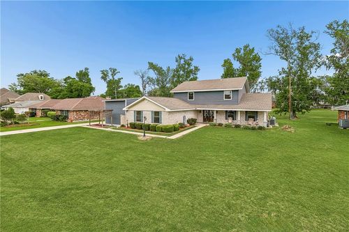 15 W Levert Dr, Luling, LA, 70070-3103 | Card Image