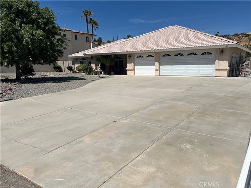 7692 Calpella, Hesperia, CA, 92345 | Card Image