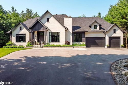4 Sycamore Cir, Phelpston, ON, L0L2K0 | Card Image