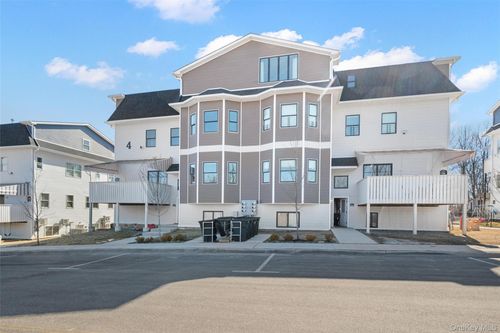 unit-301-4 Market St, Bloomingburg, NY, 12721-4862 | Card Image