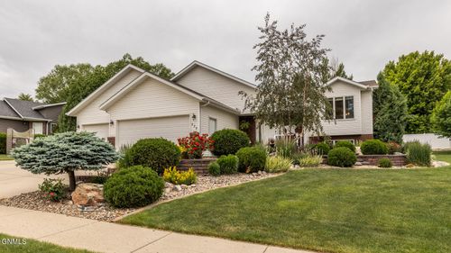 828 Brome Ave, Bismarck, ND, 58503-0563 | Card Image