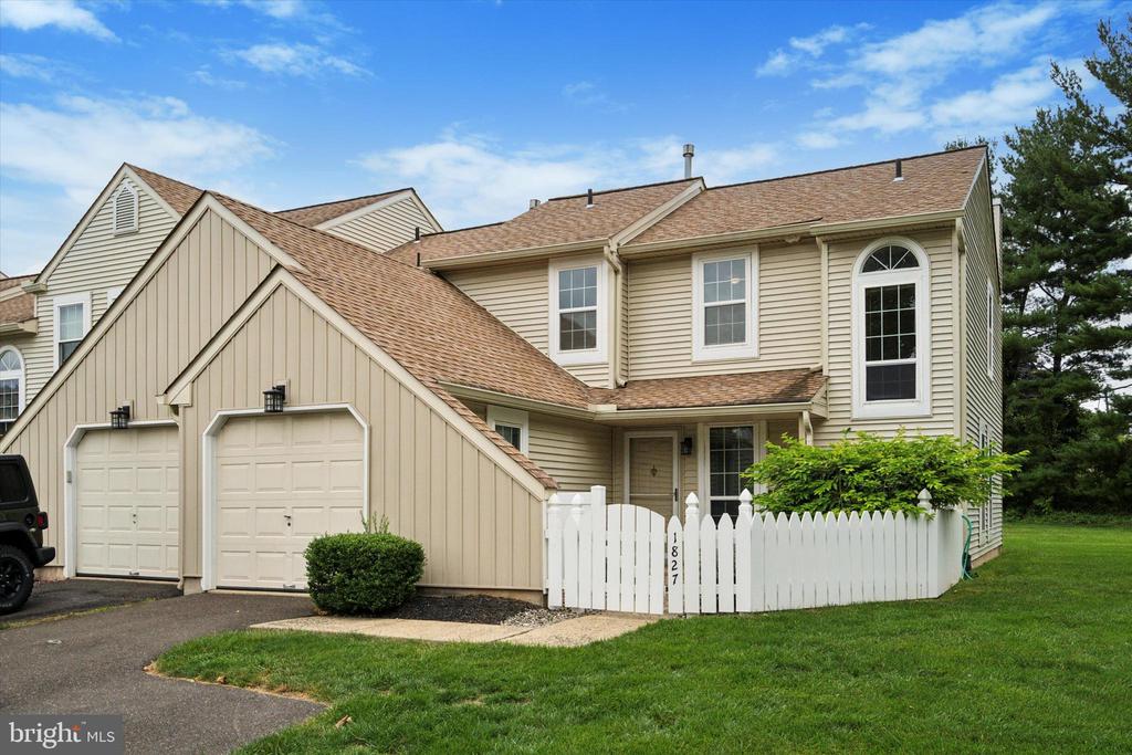 Hennessy Dr, Southampton, PA 18966